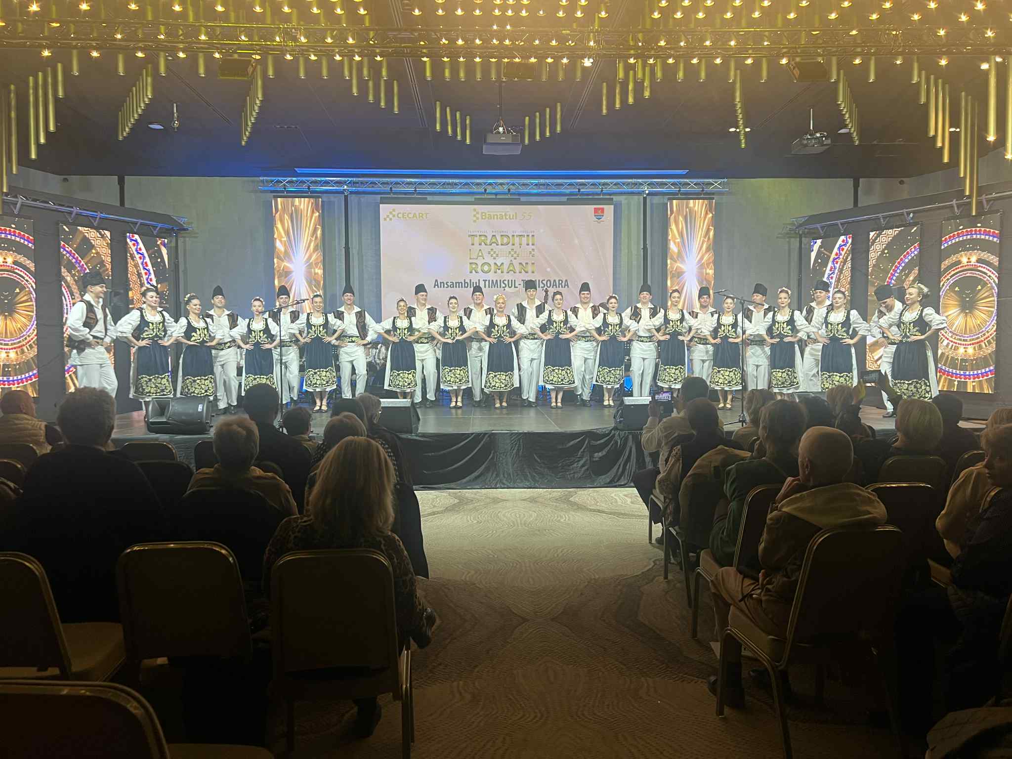 Traditii la Romani prima seara (36)