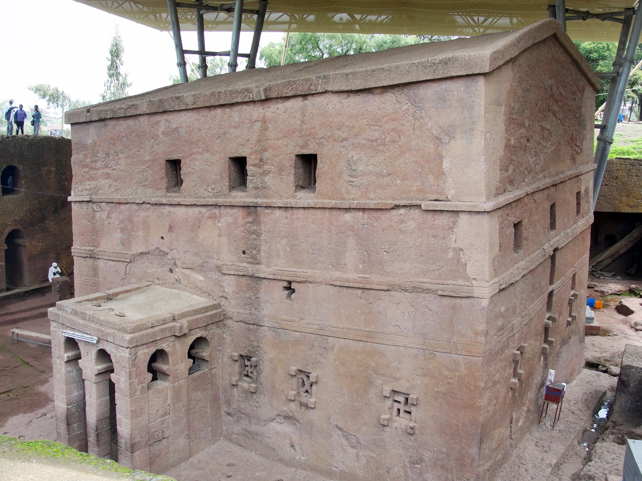 Bet_Maryam,_Lalibela,_Ethiopia_-_panoramio_(1)