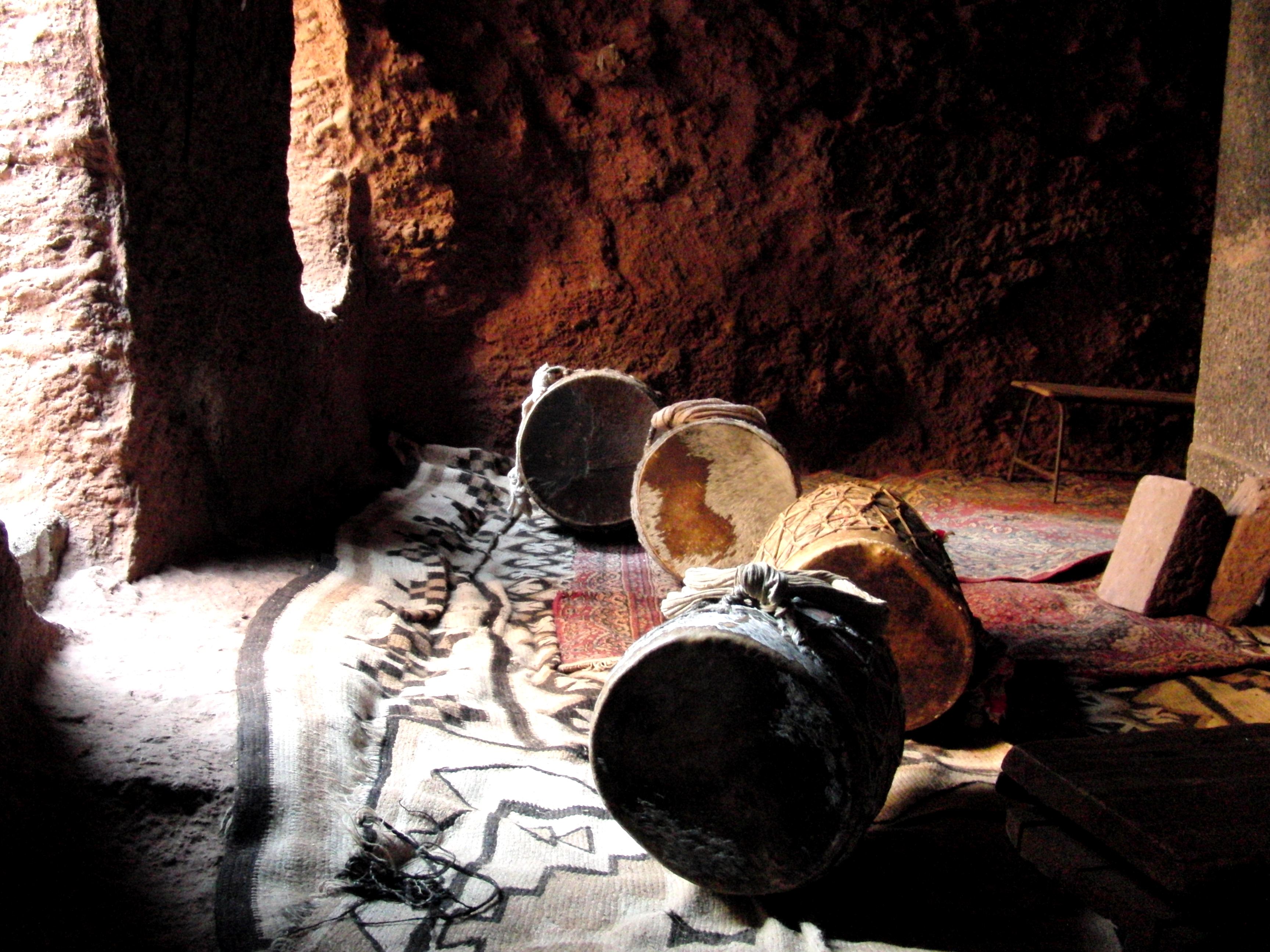 Ritual_drums_around_Bete_Giyorgis