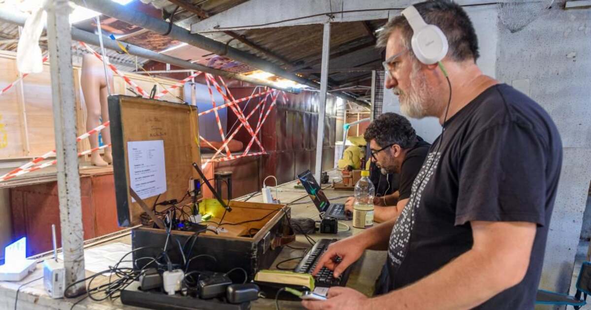 Radio Ocico: povestea radioului din valiză, născut în piața de vechituri din Mehala