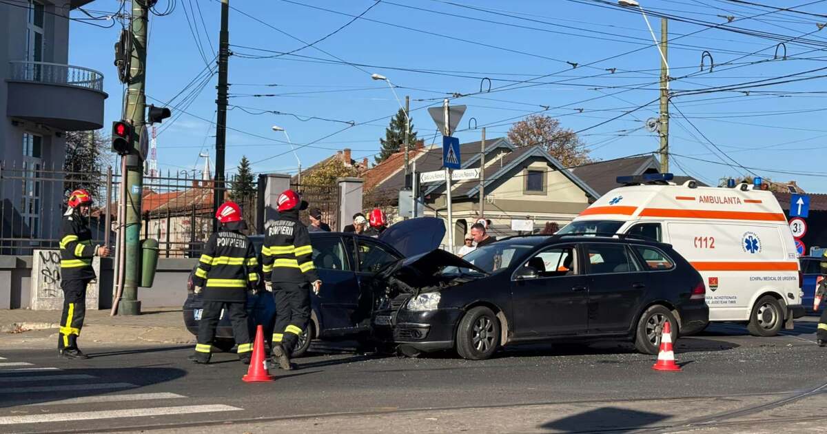 Două tinere au fost rănite după un accident pe Bd. Liviu Rebreanu din Timișoara