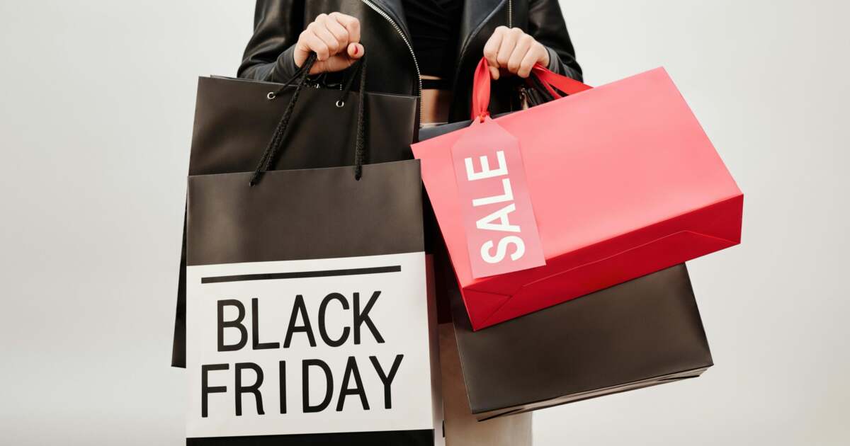 Black Friday se apropie: Recomandări de la InfoCons pentru cumpărături în siguranță. Black Friday se apropie: Recomandări de la InfoCons pentru cumpărături în siguranță.