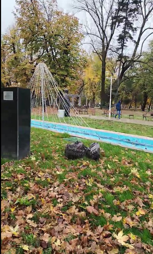 statui parcul central 3