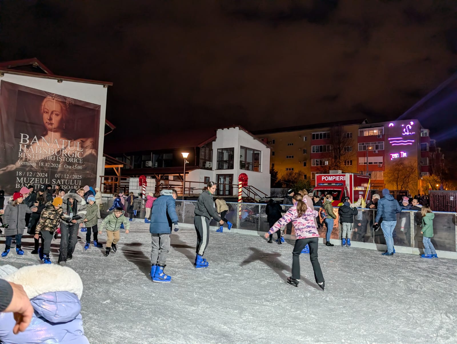 Lights of the Village patinoar (2)