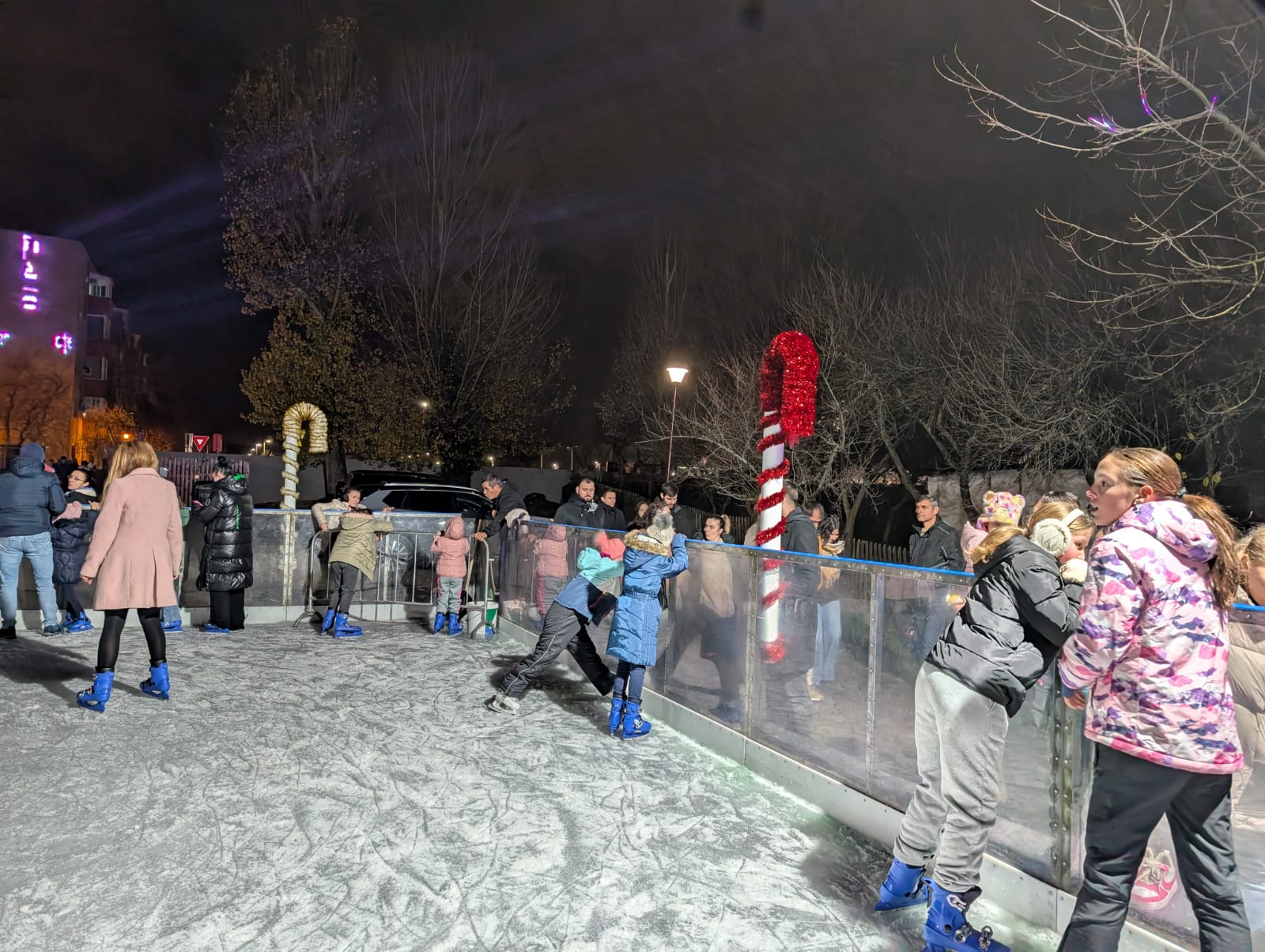 Lights of the Village patinoar (1)