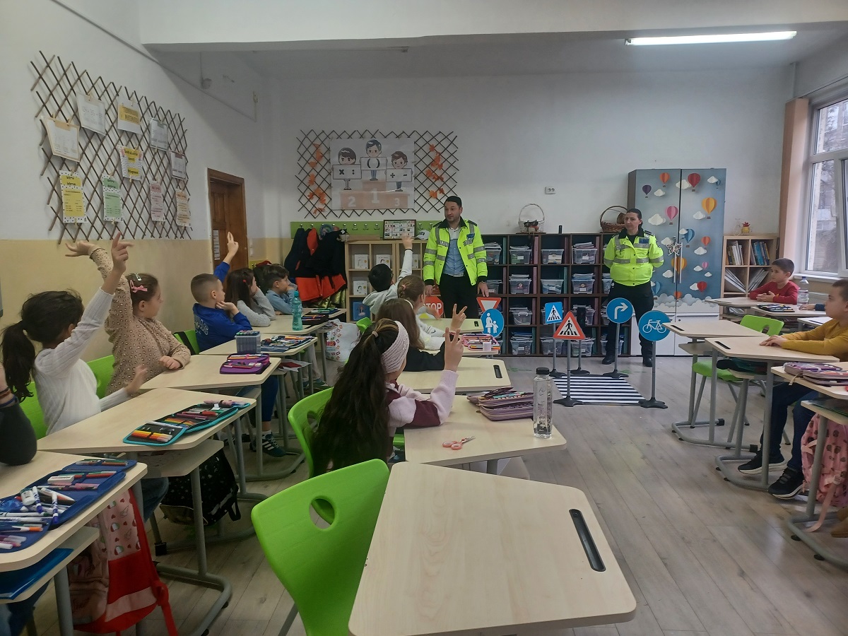 politisti locali elevi scoala (6)