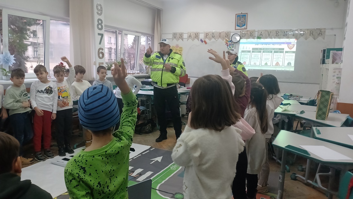 politisti locali elevi scoala (11)