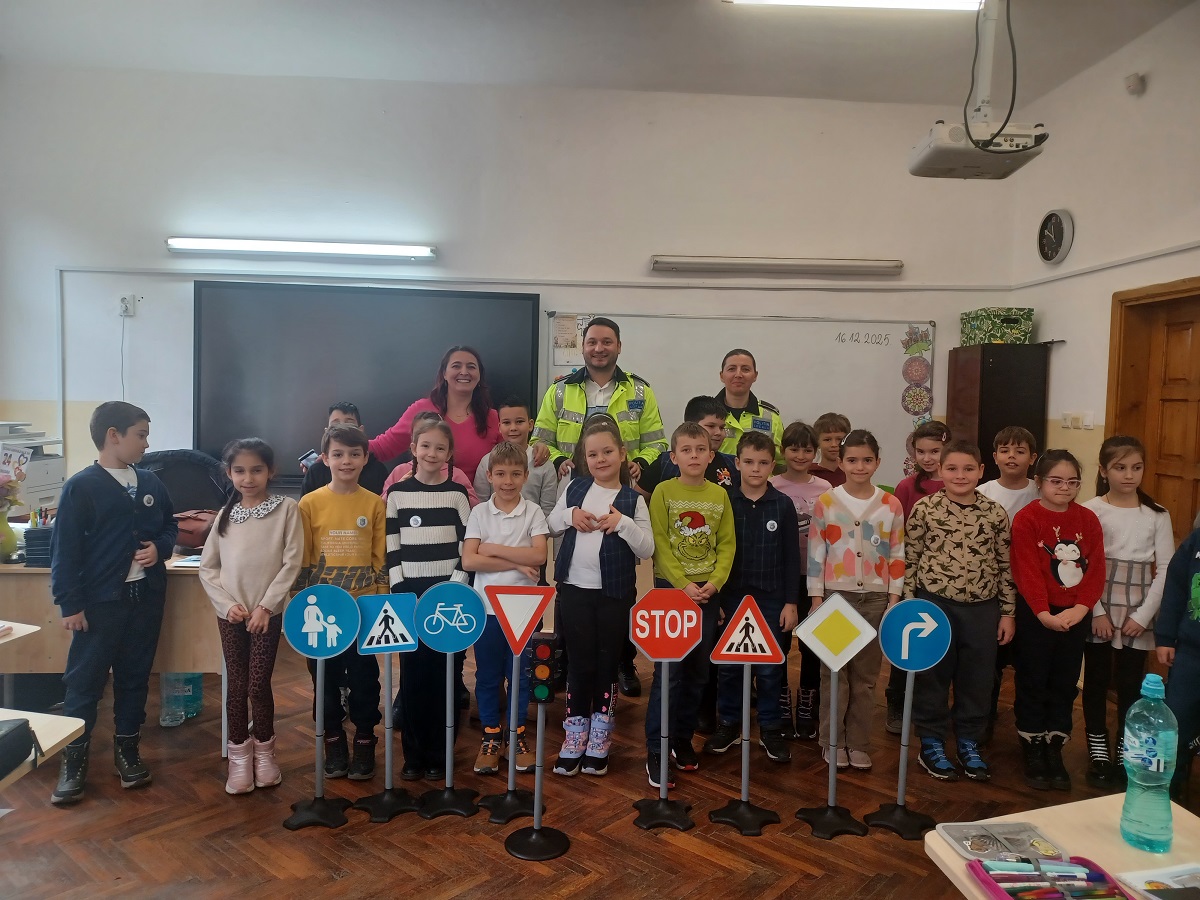 politisti locali elevi scoala (2)