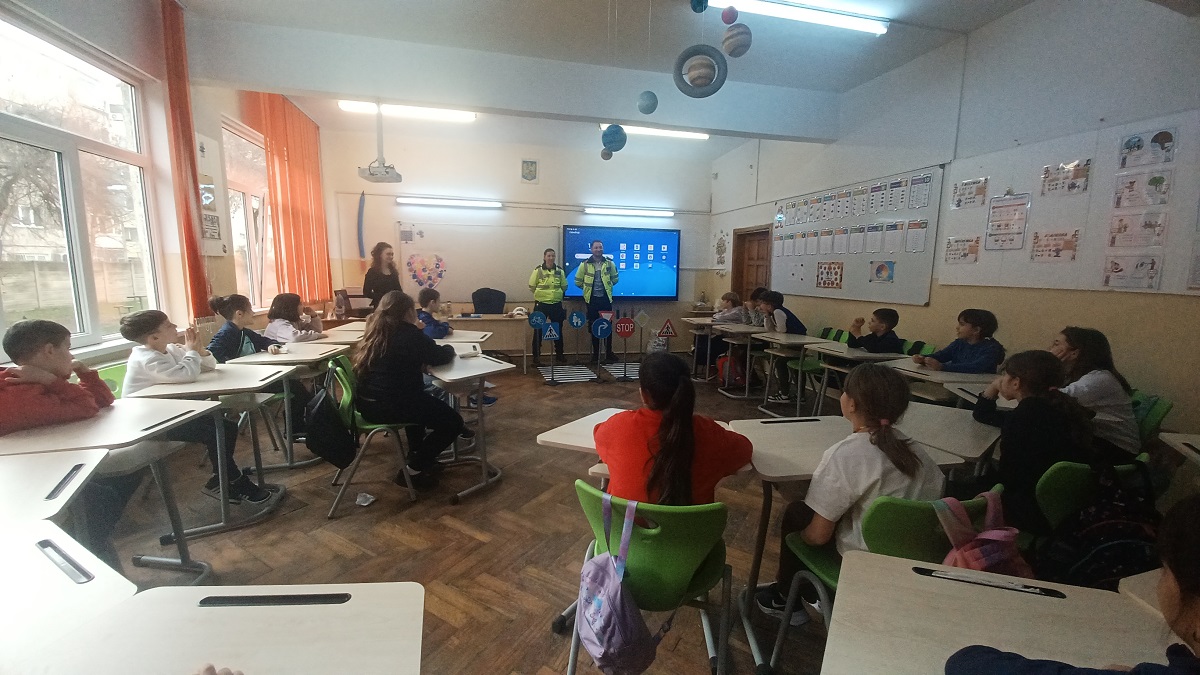 politisti locali elevi scoala (3)