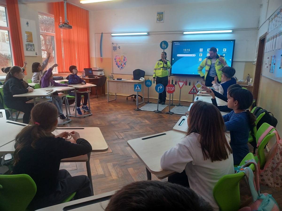 politisti locali elevi scoala (4)