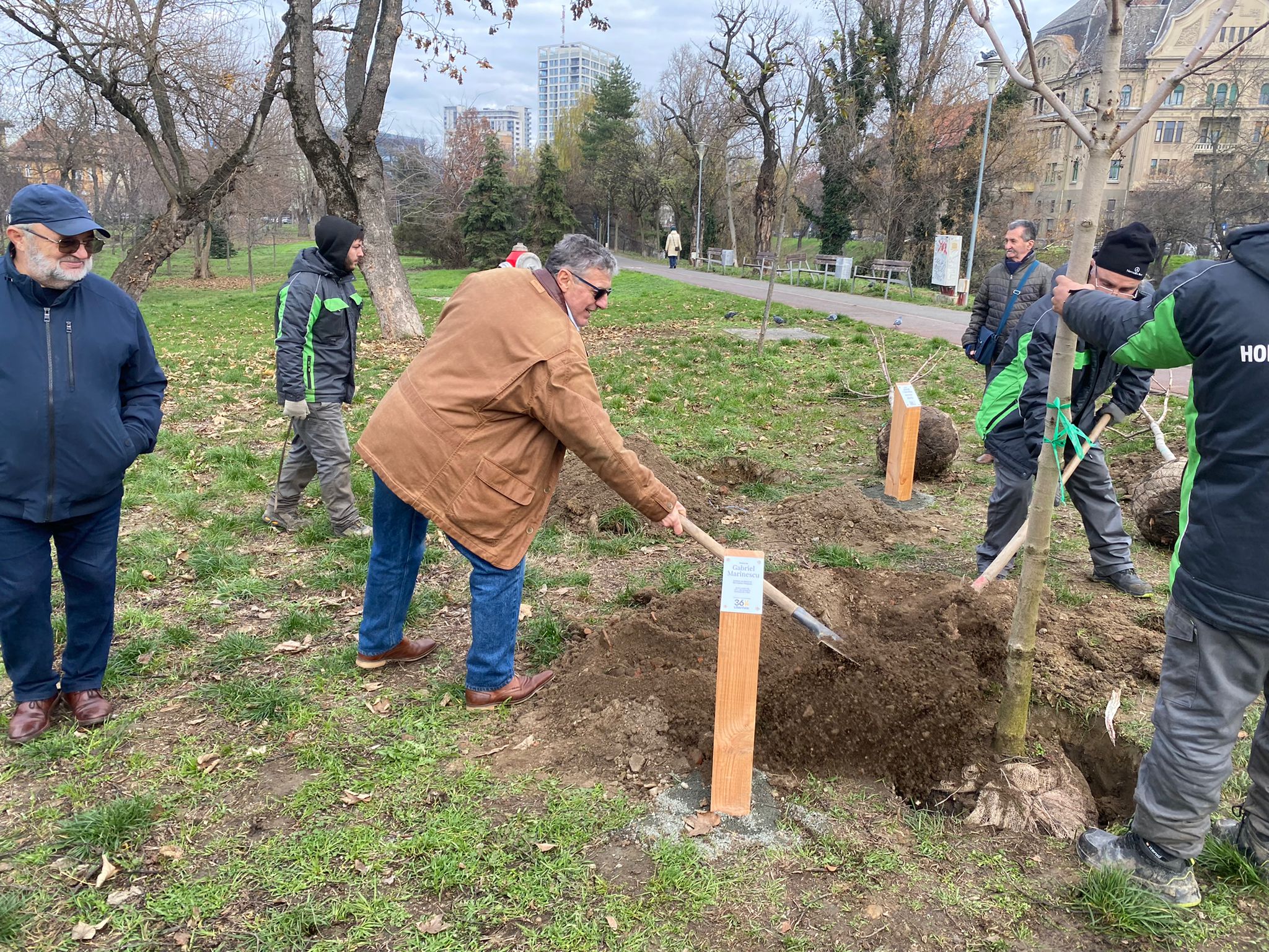 plantare arbori in memoria eroilor de la revolutie (7)