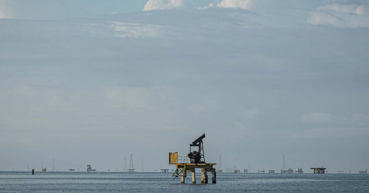 Venezuela susține că SUA a atacat, cu explozii puternice auzite în Caracas.