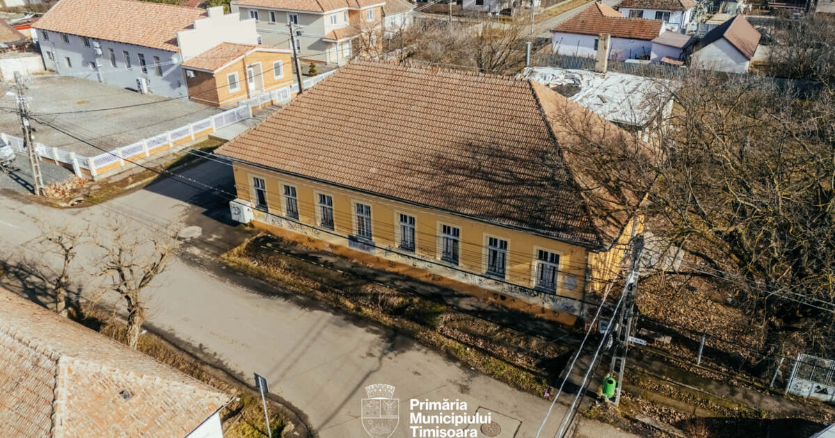 „Școala mică” din Plopi se reabilitează pentru a deveni grădiniță cu program prelungit. „Școala mică” din Plopi se reabilitează pentru a deveni grădiniță cu program prelungit.