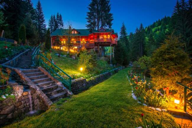 Poza pentru articolul Hadar Chalet, pavilionul de vânătoare al lui Ceaușescu, are un nou proprietar