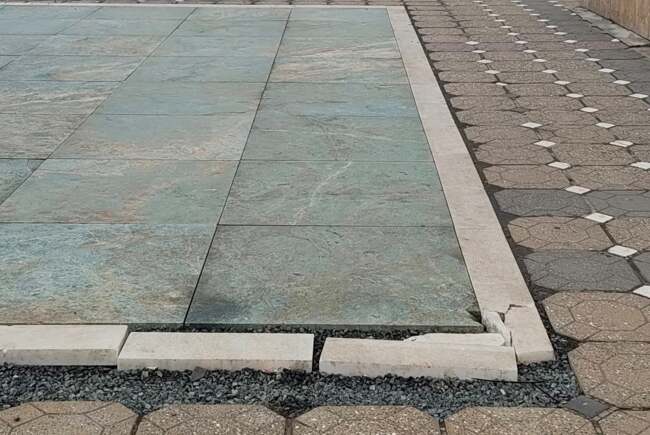 Poza pentru articolul FOTO. Traseul Revoluției, „rănit înainte de a se naște”. Vor apărea benzi de bronz, iar dalele ciobite vor fi înlocuite