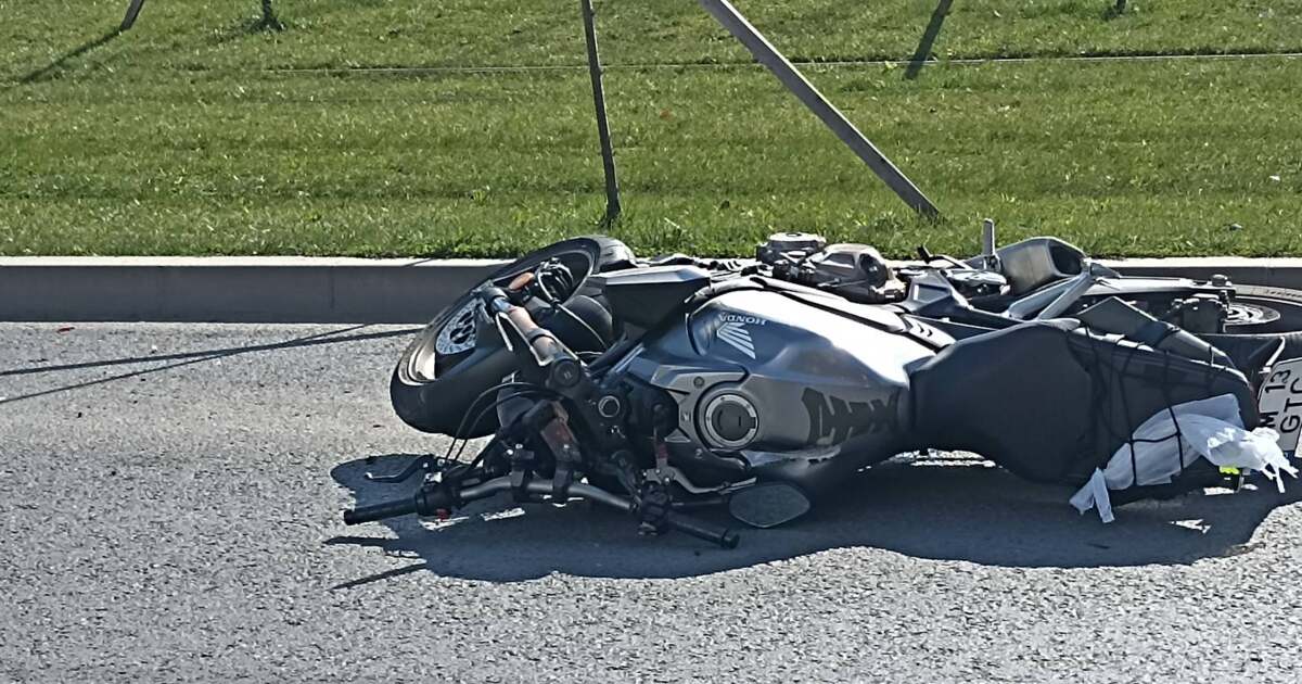 Motociclist accidentat din cauza neatenției unei șoferițe pe bulevardul Cetății din Timișoara. Motociclist accidentat din cauza neatenției unei șoferițe pe bulevardul Cetății din Timișoara.