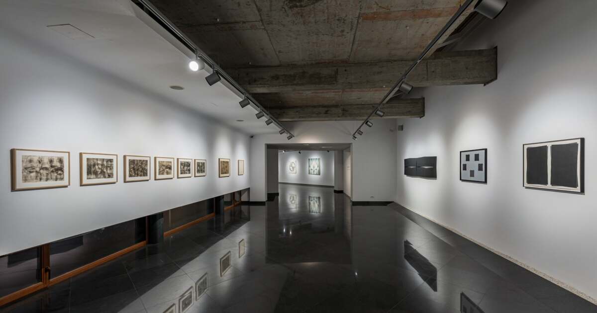 Explorarea suprarealismului în pictura abstractă: Expoziție de grup la Galeria Jecza Explorarea suprarealismului în pictura abstractă: Expoziție de grup la Galeria Jecza