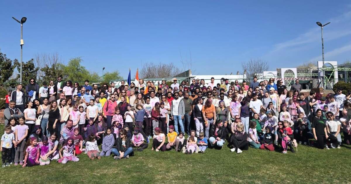 Peste 450 de persoane au sărbătorit Holi, Festivalul Indian al Culorilor, la Timișoara. Peste 450 de persoane au sărbătorit Holi, Festivalul Indian al Culorilor, la Timișoara.