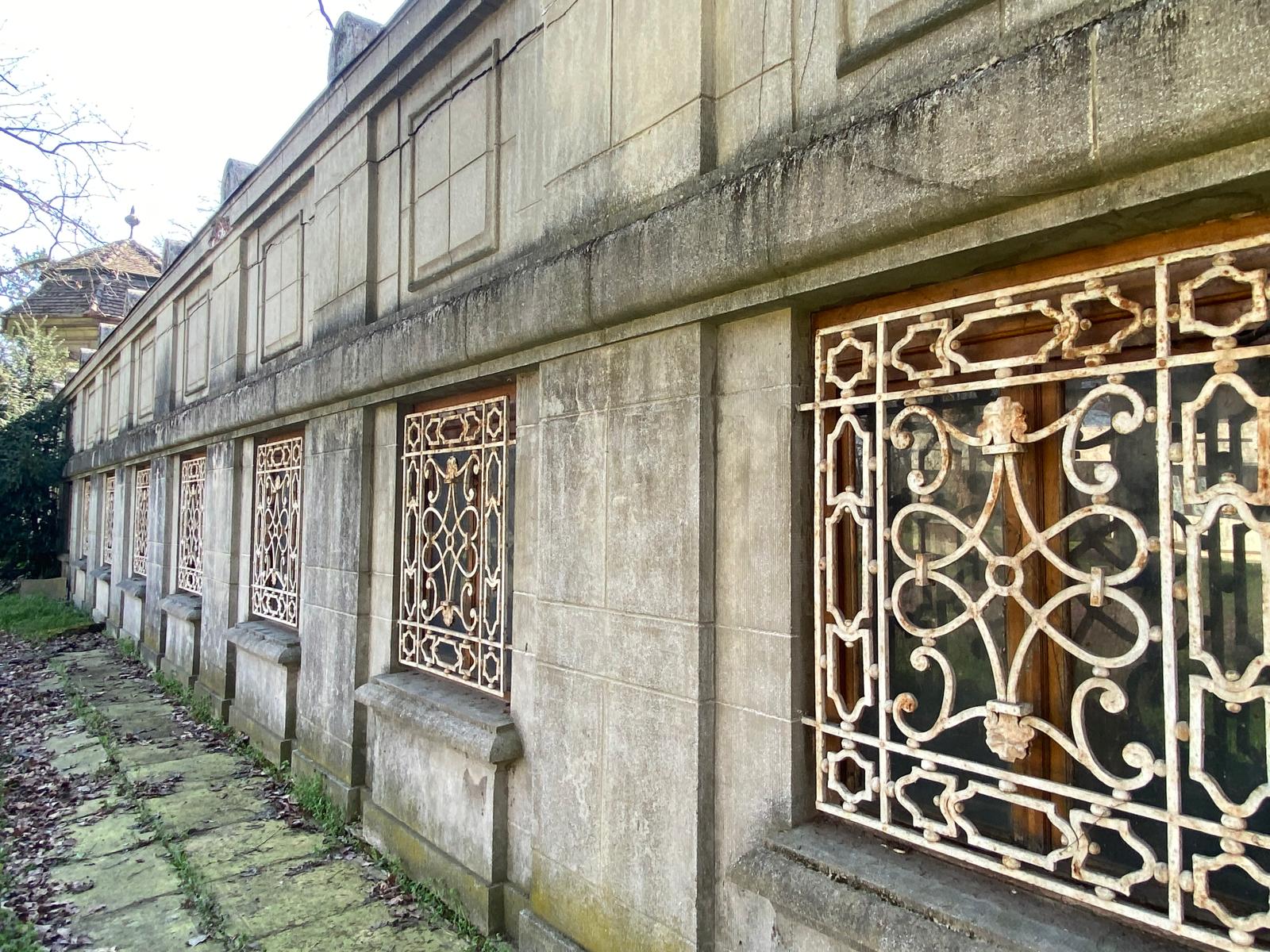 Clădire din curtea Vilei Internațional (20)