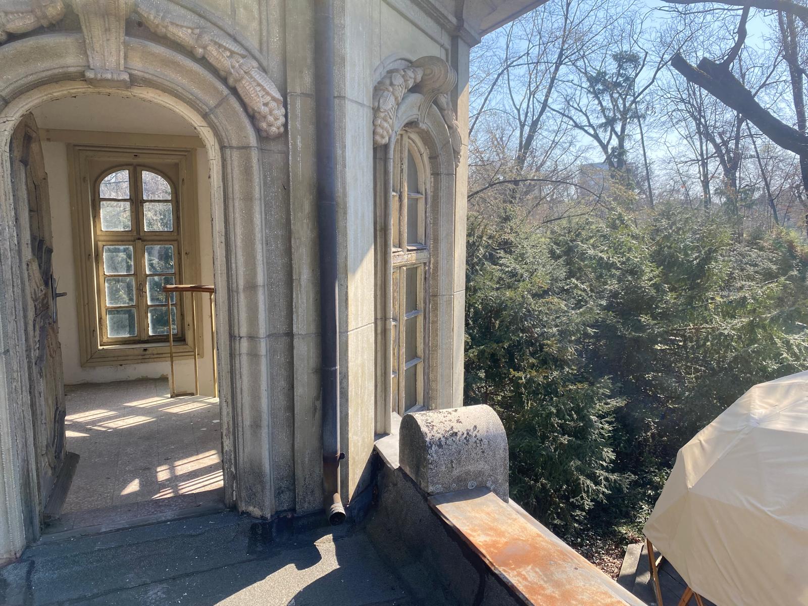 Clădire din curtea Vilei Internațional (21)