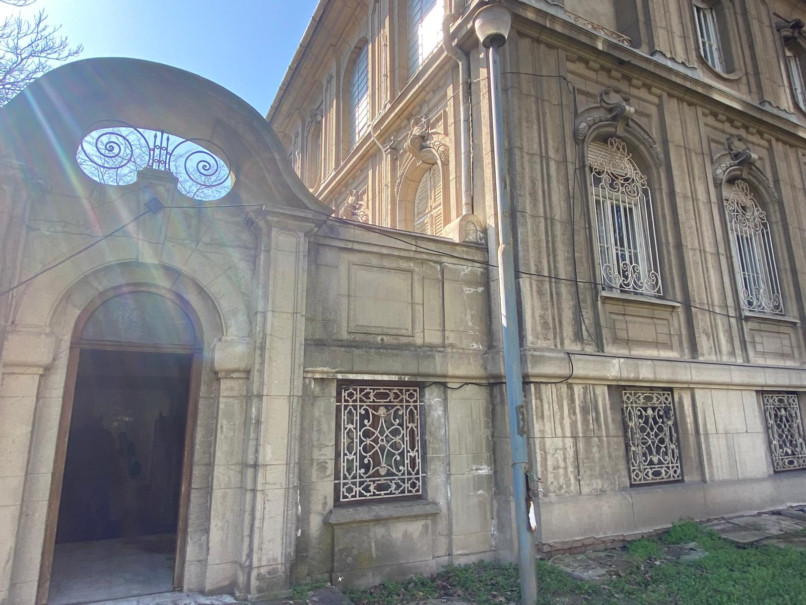 Clădire din curtea Vilei Internațional (19)