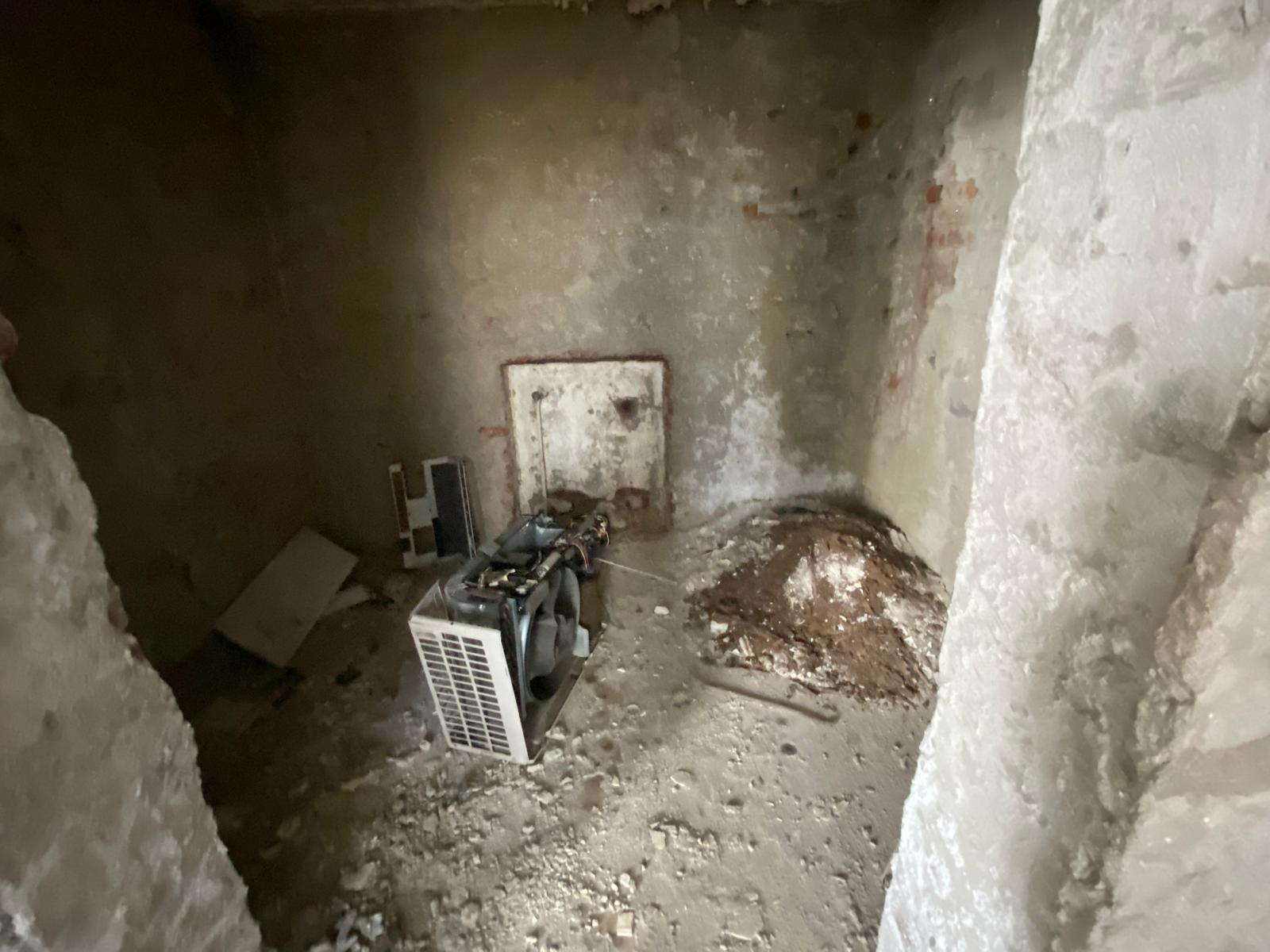 Clădire din curtea Vilei Internațional (10)