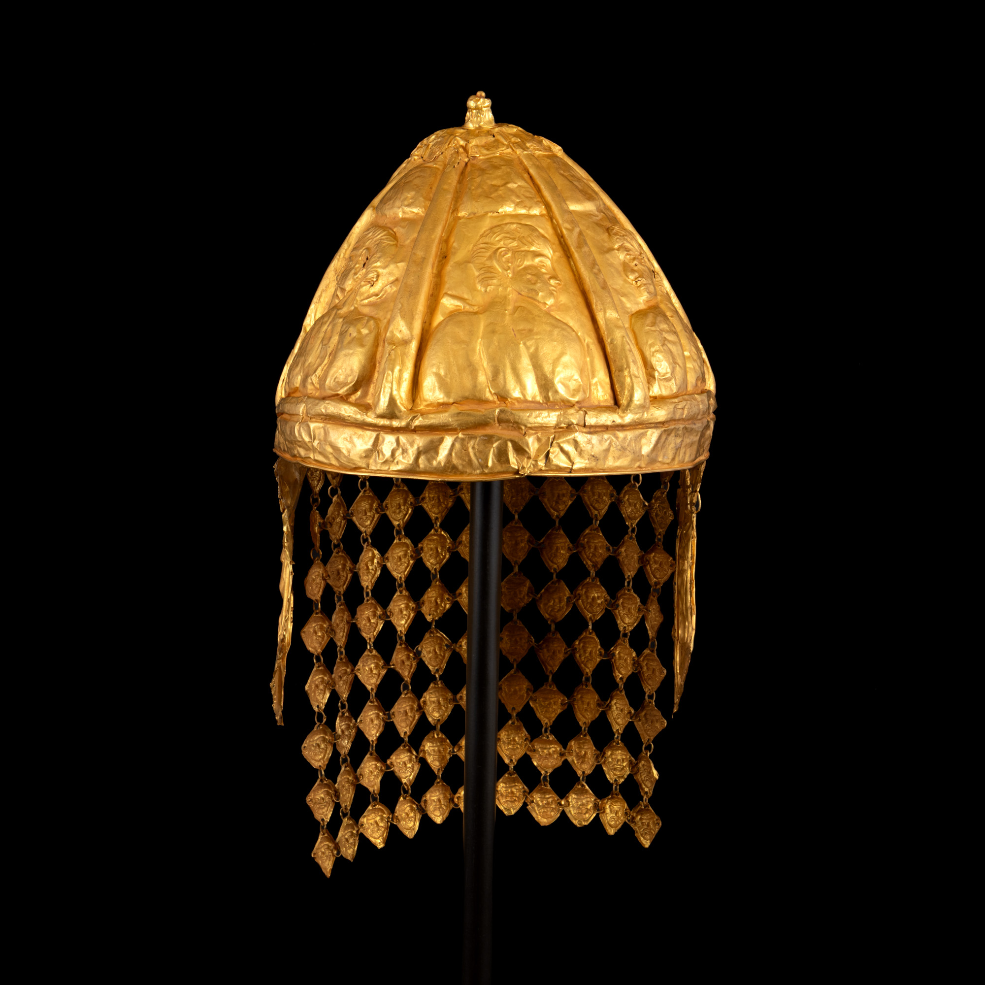 Coiful-cu-Eroi_Artmark_față-1