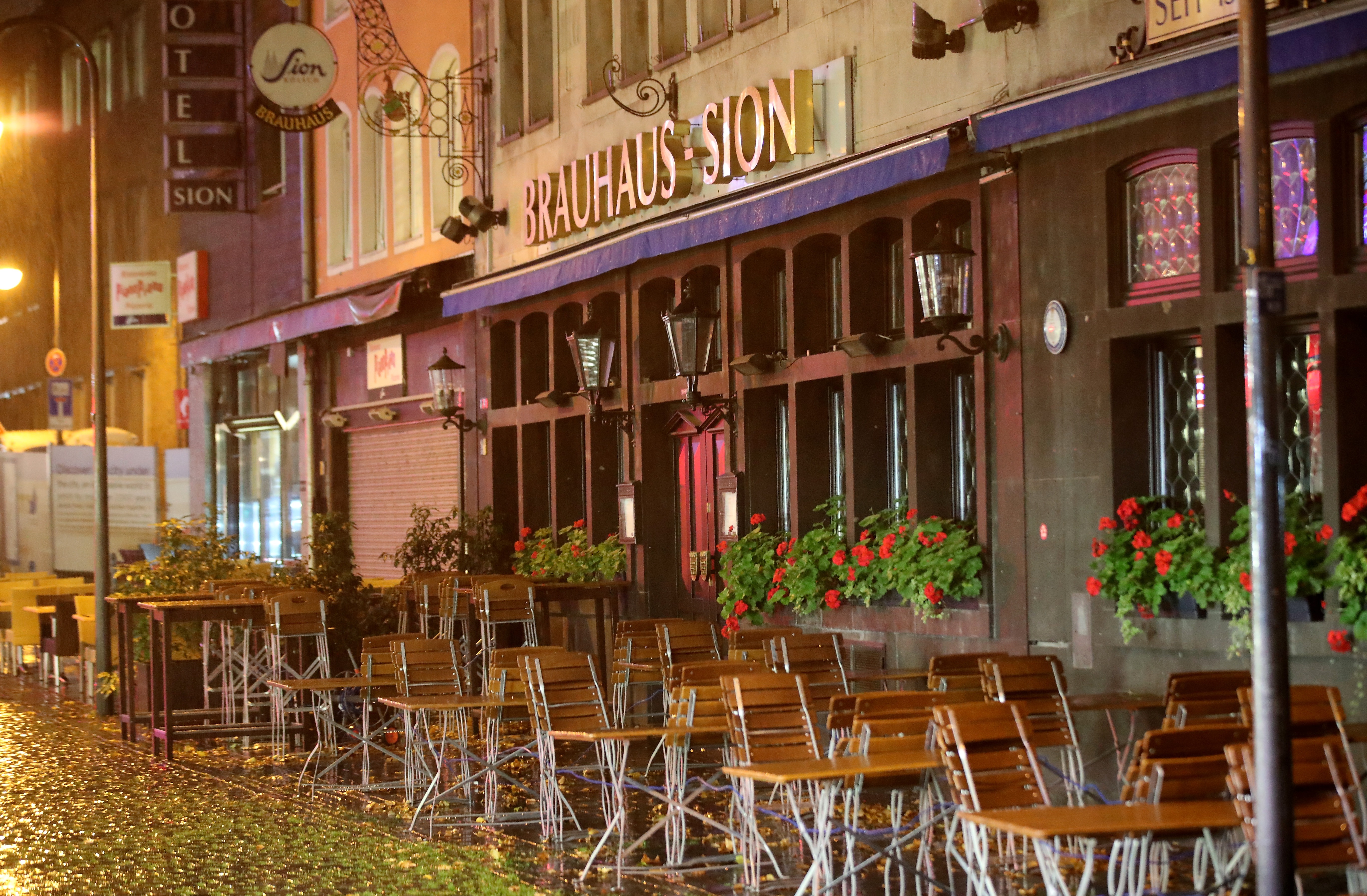 Four weeks Lockdown light begins in Germany