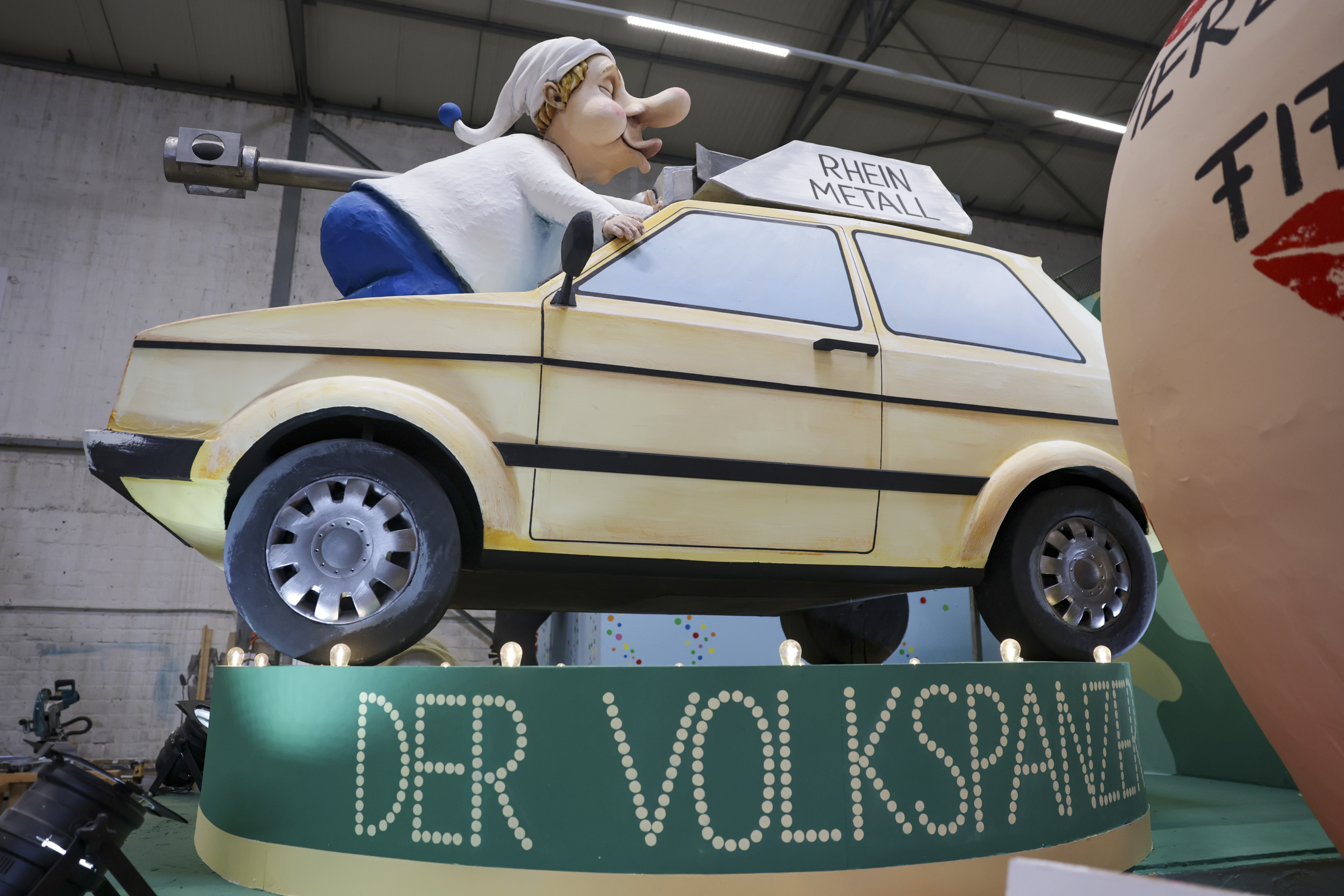 Presentation of floats for the annual Rose Monday Parade in Cologne