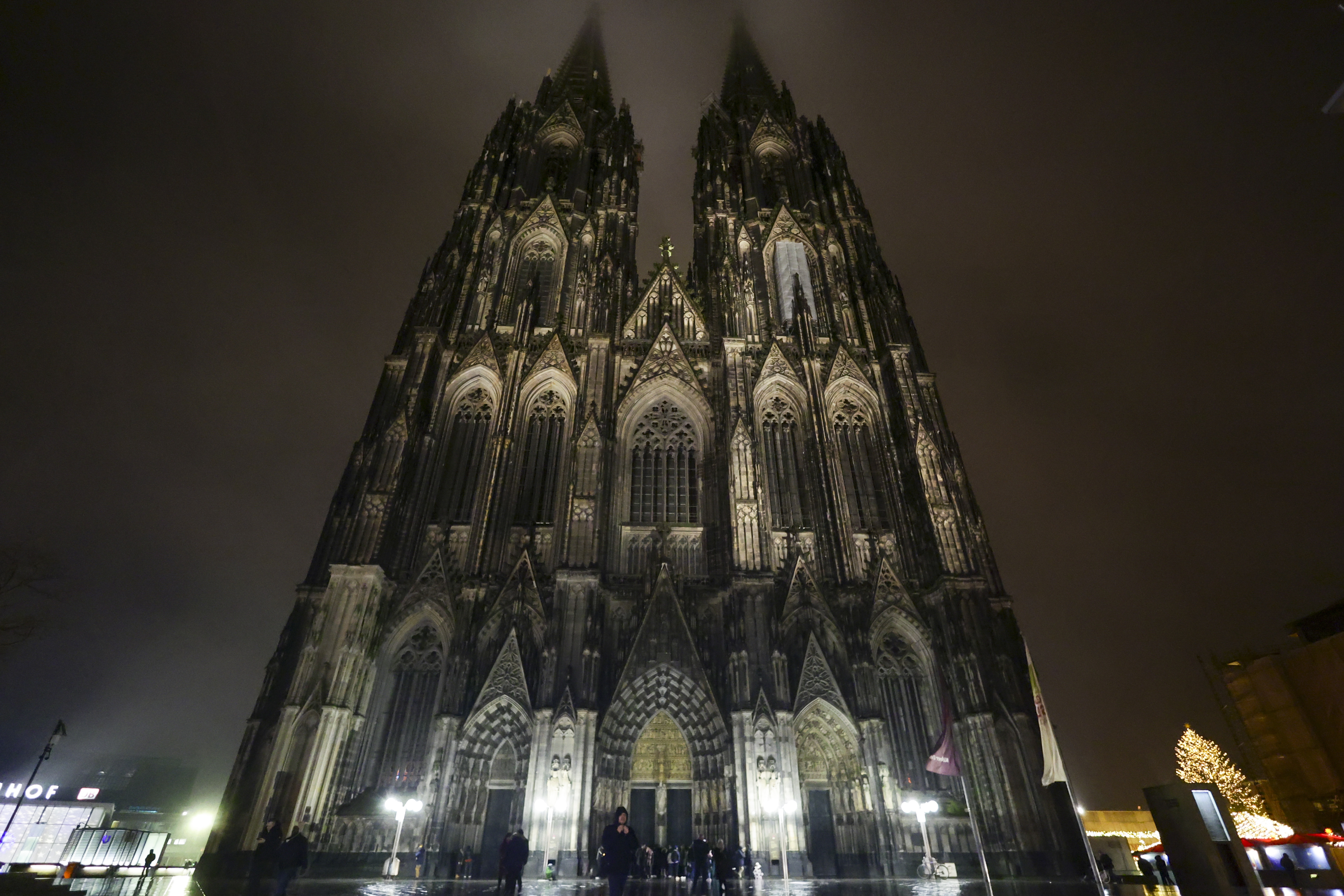 Christmas eve mass in Cologne Cathedral