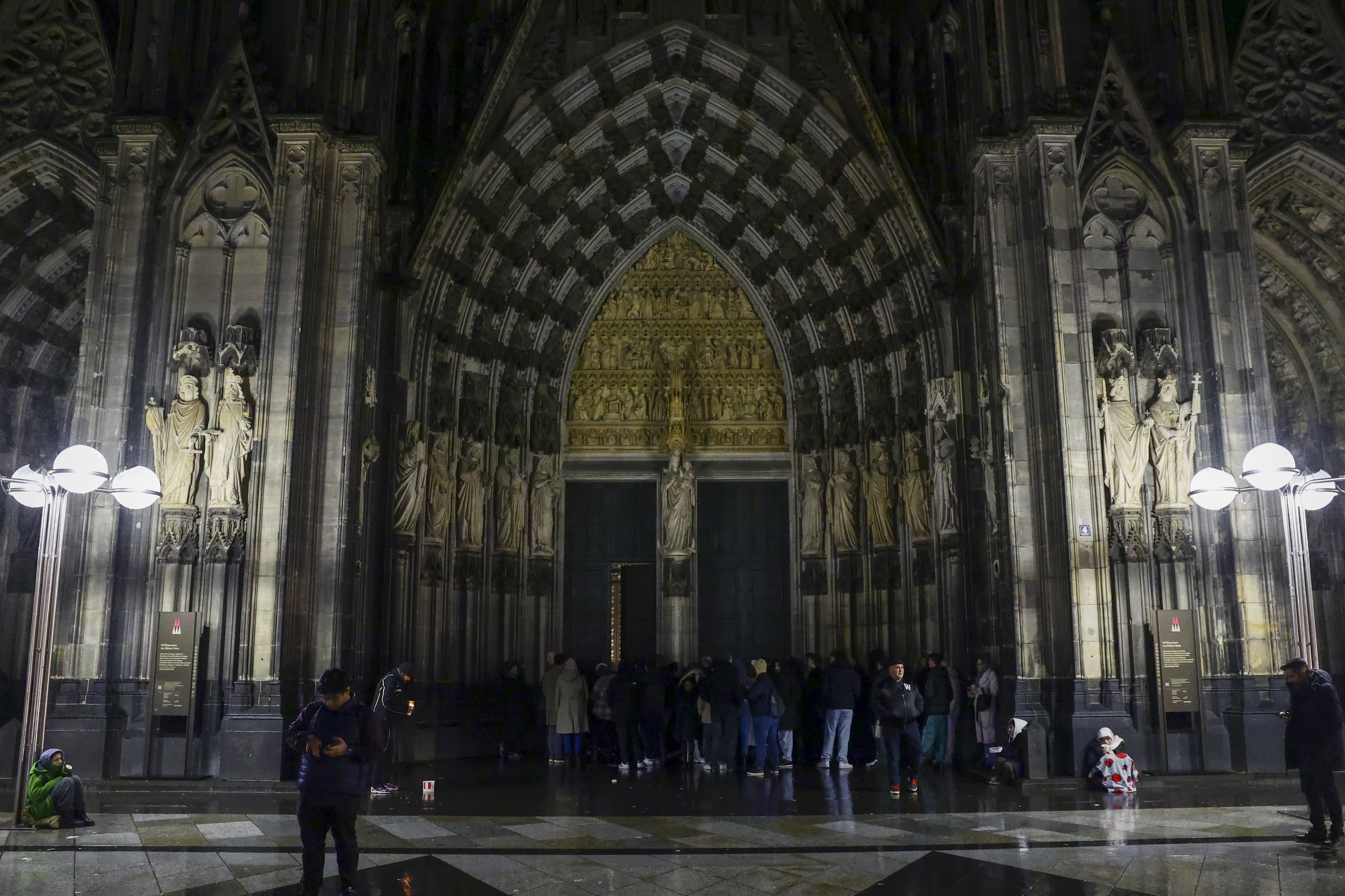 Christmas eve mass in Cologne Cathedral
