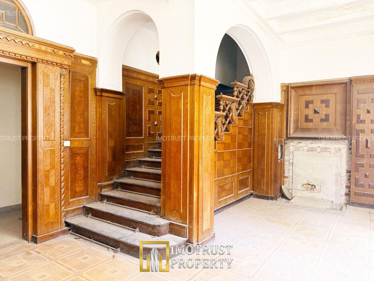 una dintre cele mai cunoscute cladiri din arad se vinde