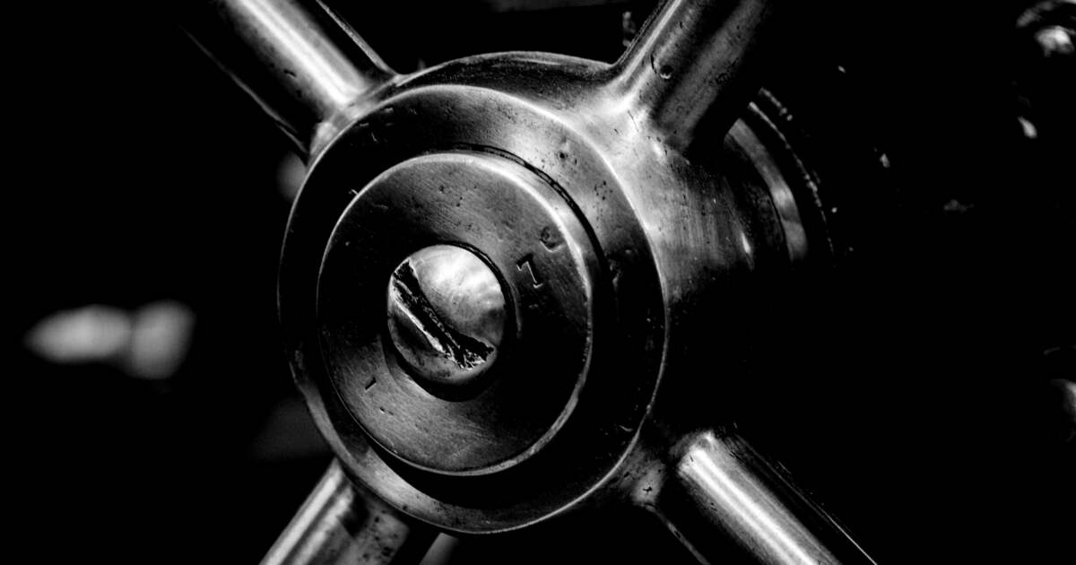 Seiful furat din Cărpiniș a fost descoperit abandonat pe un drum agricol. Seiful furat din Cărpiniș a fost descoperit abandonat pe un drum agricol.