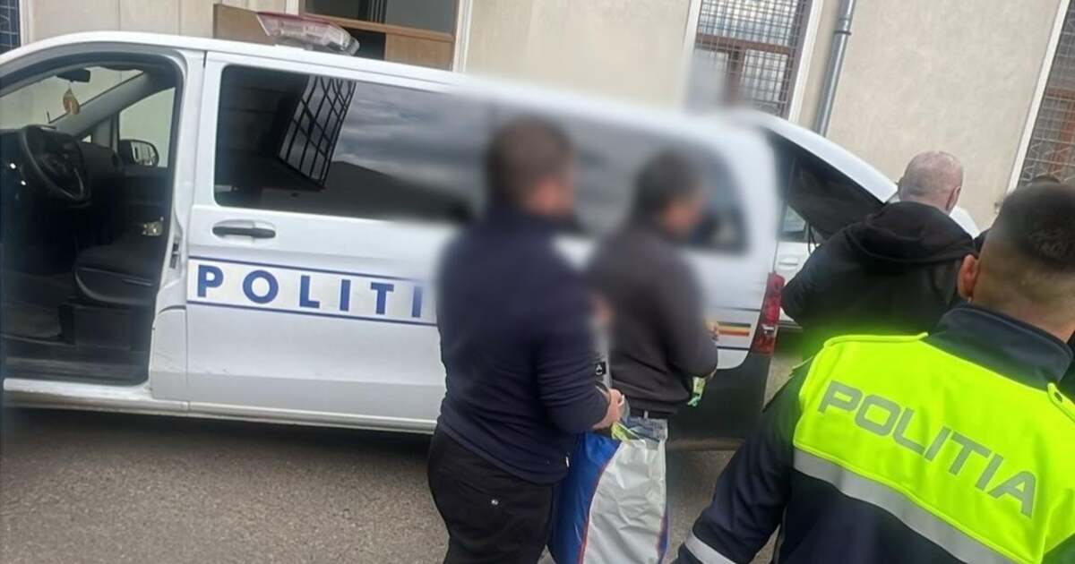 Capturează doi georgieni care furau din mașini în Timișoara, după luni de căutări. Capturează doi georgieni care furau din mașini în Timișoara, după luni de căutări.