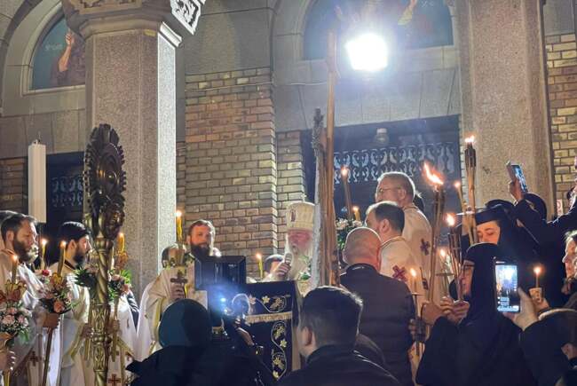 Poza pentru articolul FOTO. Hristos a înviat! Zeci de mii de timișoreni au participat la slujba de Paști în bisericile din oraș