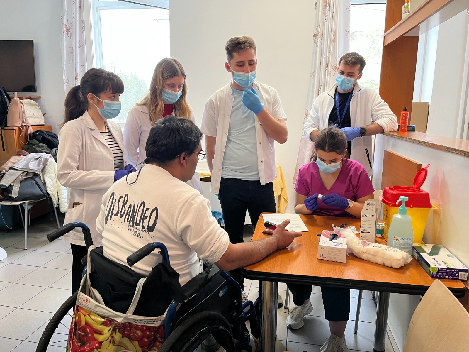 caravana medicala timisoara persoane fara adapost (10)