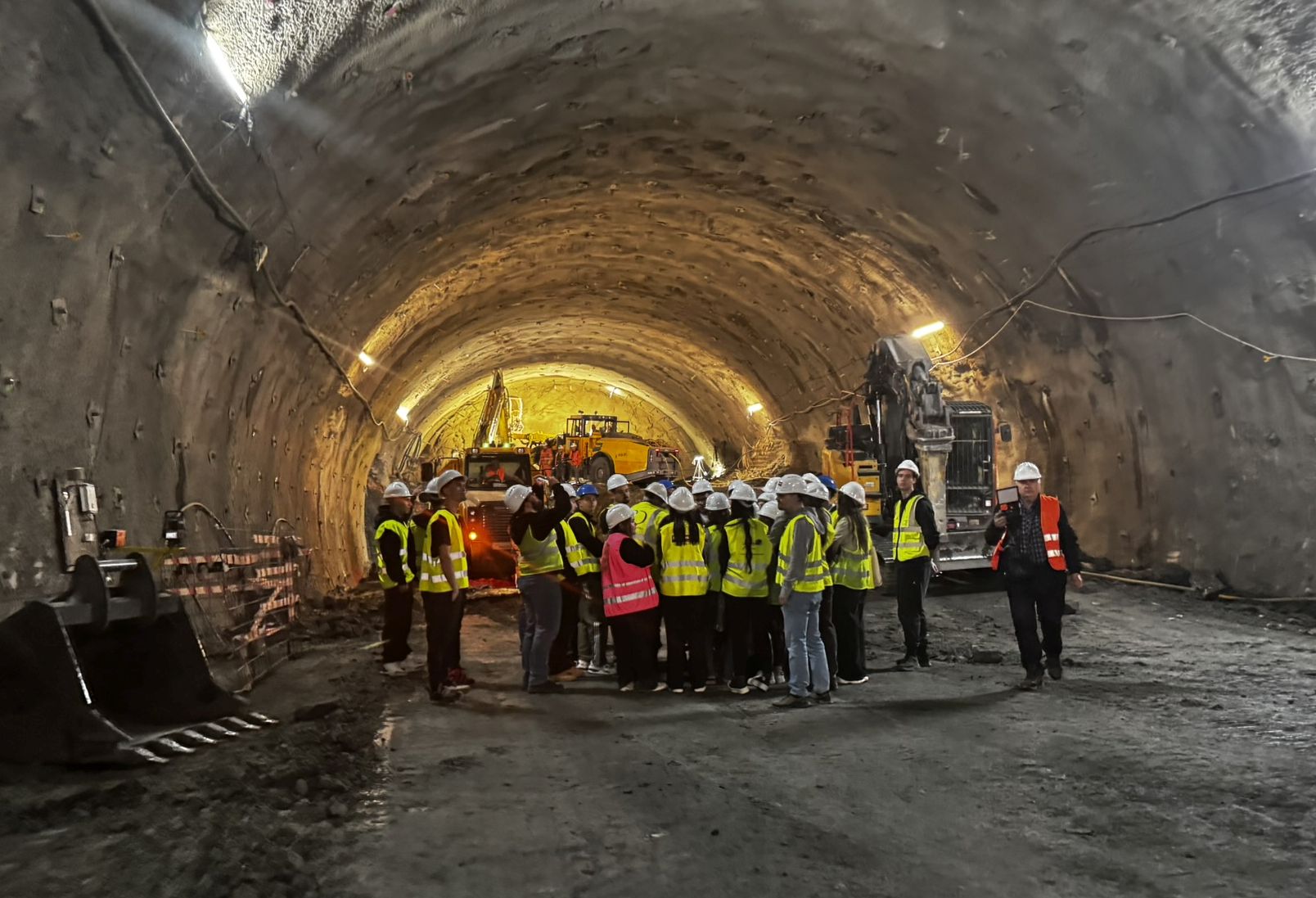 681231784_1269711348583756_1770885324661949445_n