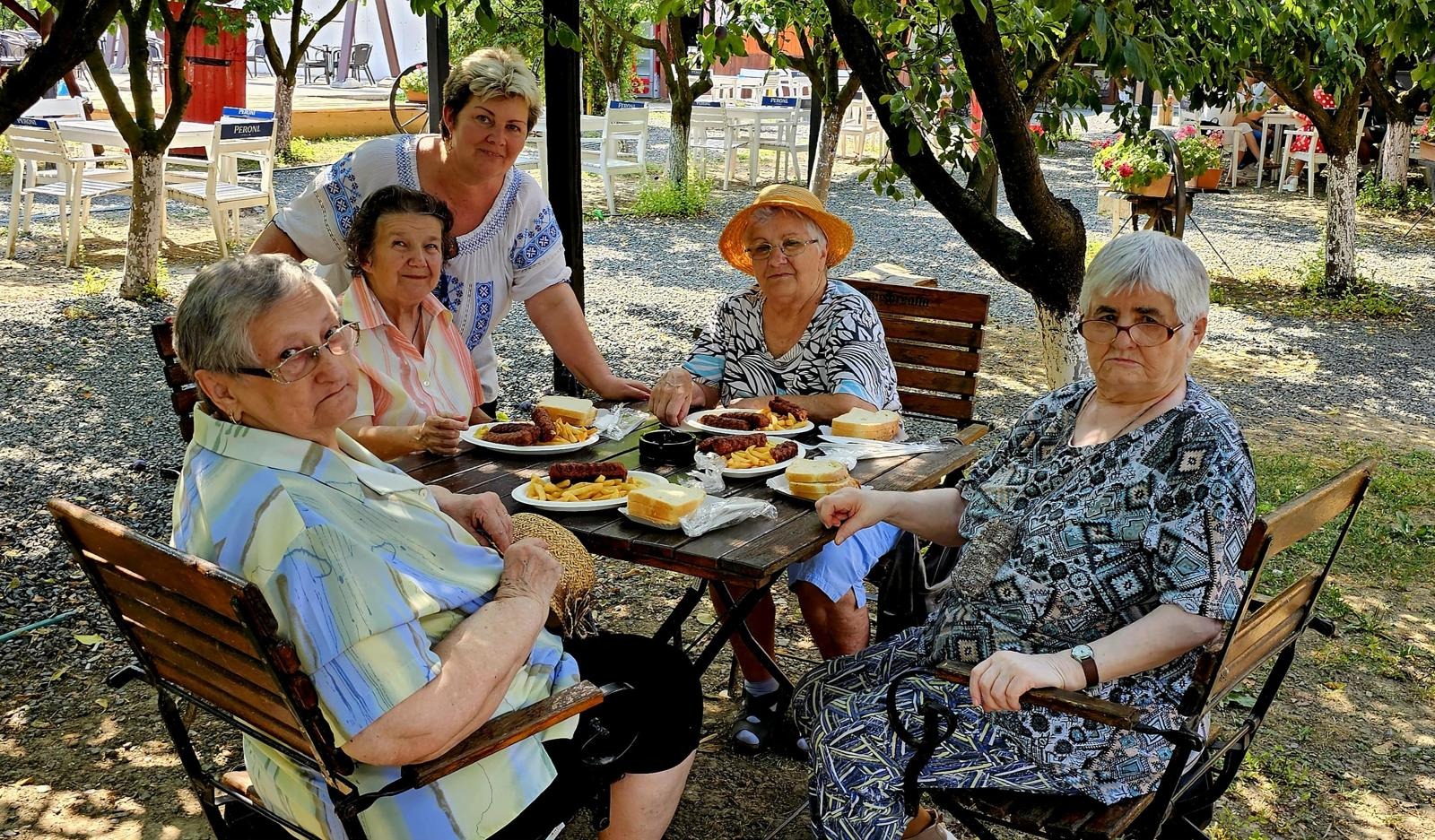 activitati centrul petntru varstnici (1)