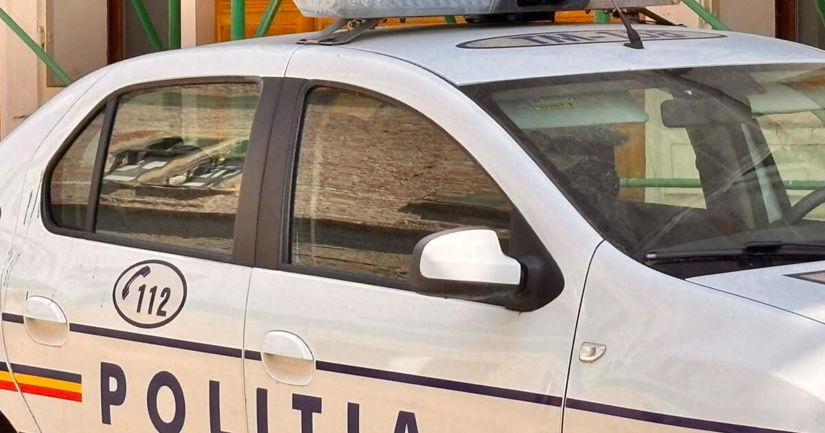 Accident cu două persoane rănite în parcarea unui supermarket din Calea Torontalului