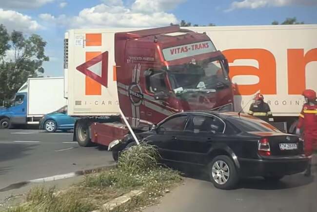Poza pentru articolul Accident în Șag. Doi șoferi au fost răniți