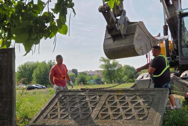 Poza pentru articolul Telenovela politică a demolărilor de la Lacul Balaurul: gardul ridicat ilegal, revendicat de firma care își făcuse și terasa