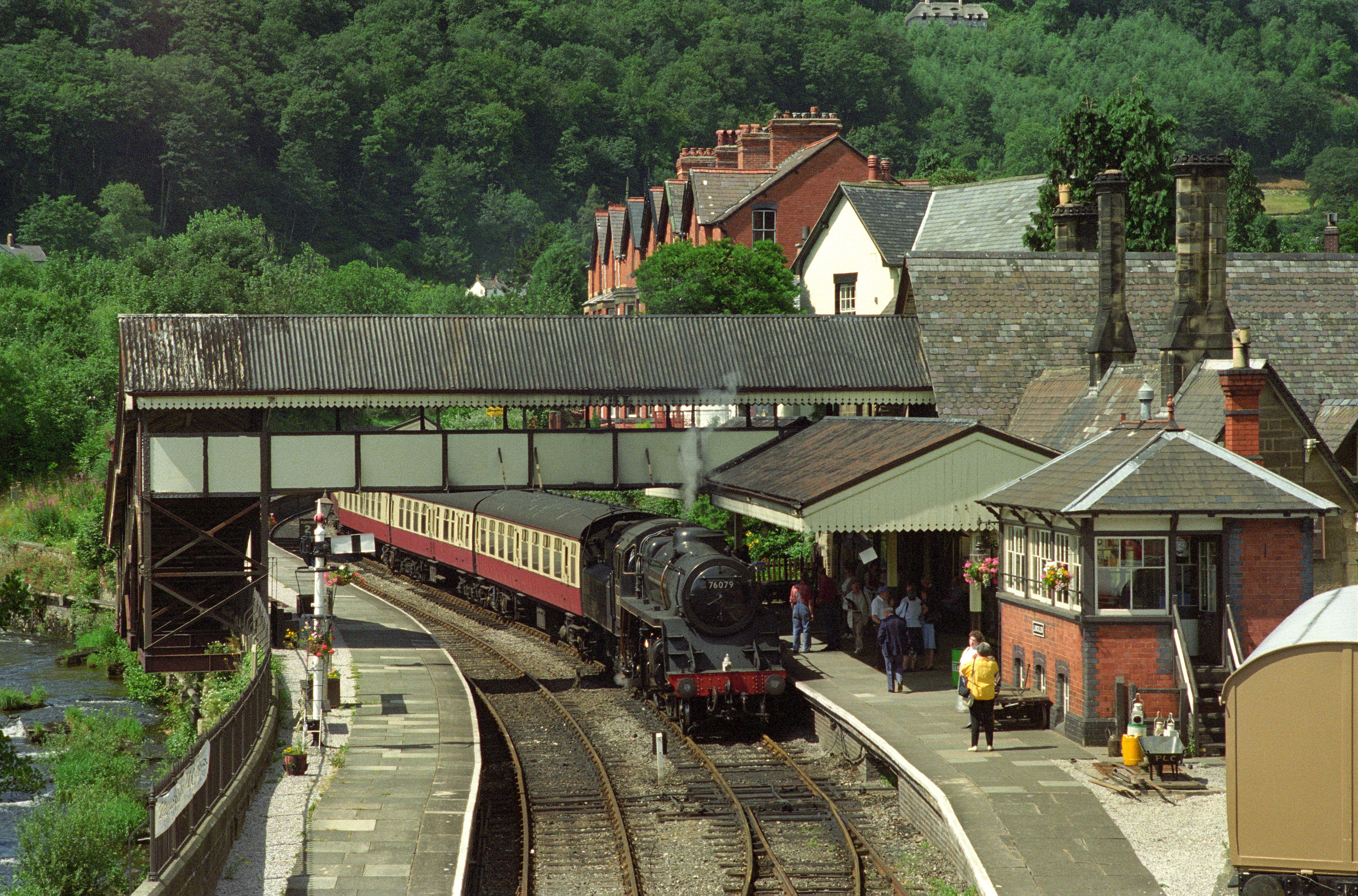 Llanfairpwllgwyngyllgogerychwyrndrobwllllantysiliogogogoch