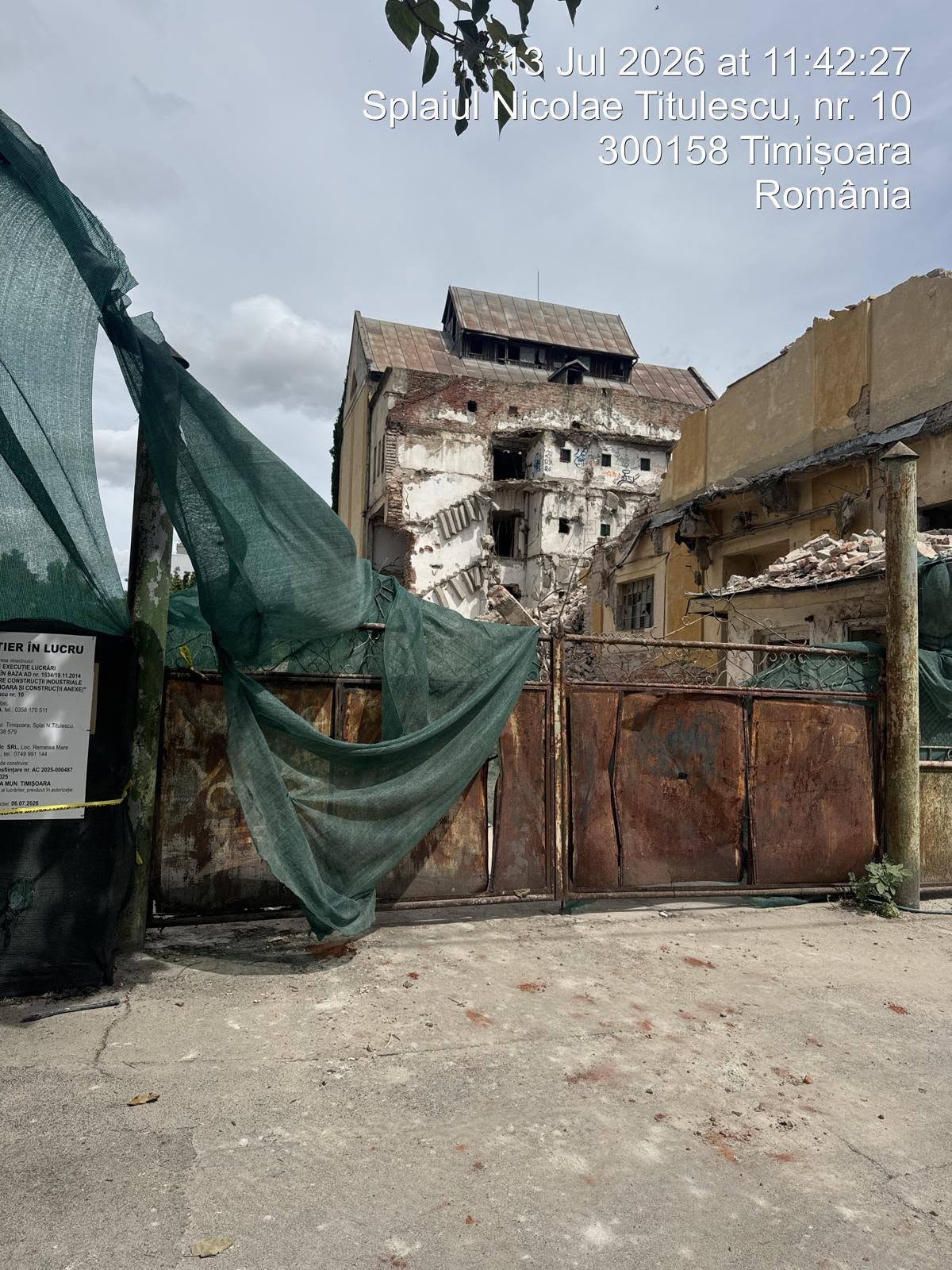 Demolările de pe Titulescu au ridicat nori de praf. Garda de Mediu a amendat constructorul