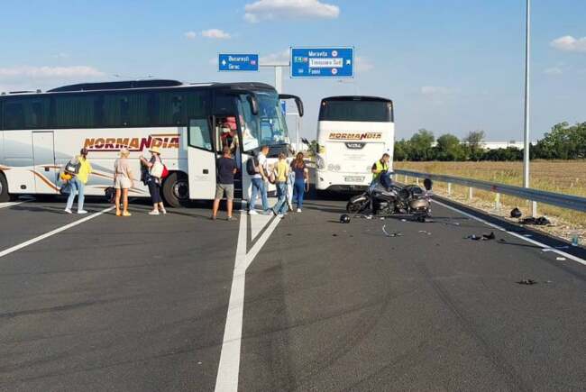 Poza pentru articolul FOTO. Accident pe Centura Timișoarei. Un autobuz a intrat într-o motocicletă