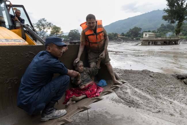 Poza pentru articolul VIDEO. Iadul apelor în Nepal: peste 160 de morți și sute de turiști dispăruți