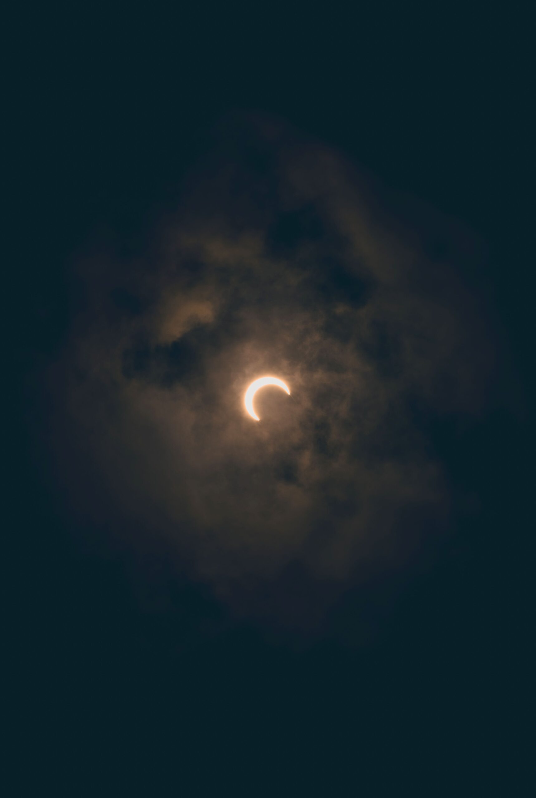 Luna Nouă și Eclipsa de Soare în Leu: un moment karmic și de succes