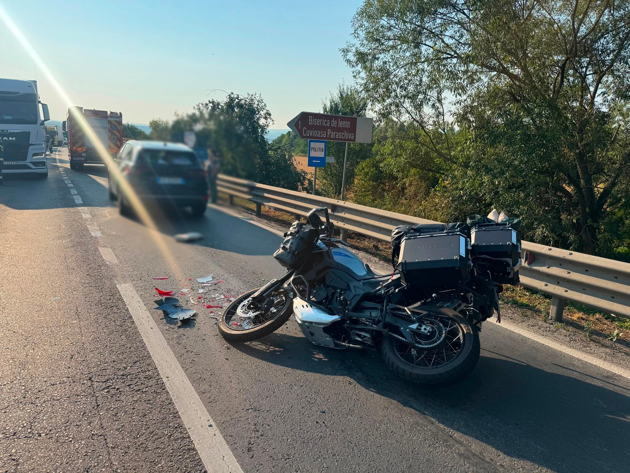 Un motociclist și pasagera, răniți într-un accident produs pe DN 68A, la Margina