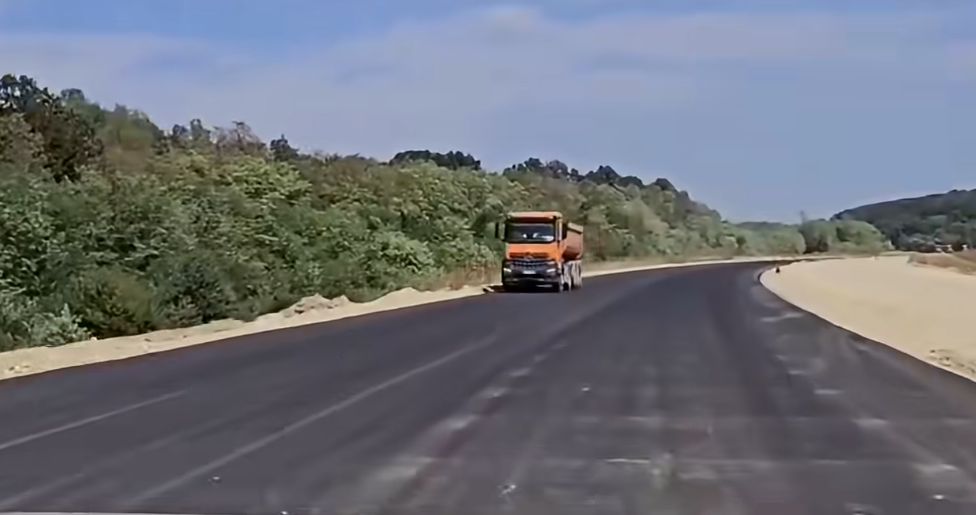 Autostrada A1 Margina–Holdea prinde contur. Au început lucrările de asfaltare, iar șantierul a ajuns la 72%