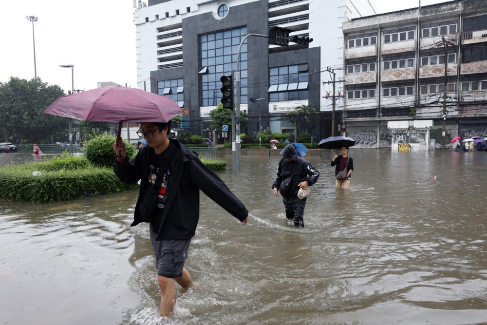 Bangkok declares all districts flood disaster zones