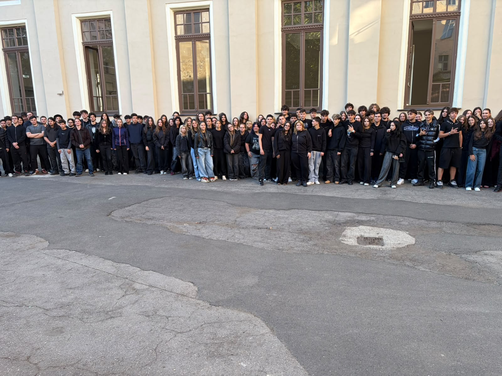 protest elevi timiș uniforme școlare